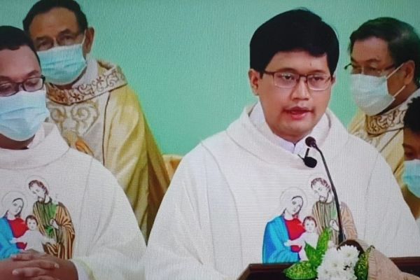 2020-nuovi-sacerdoti-javaBEA2BAD2-A538-CA7C-AA73-259E33BA02F9.jpg