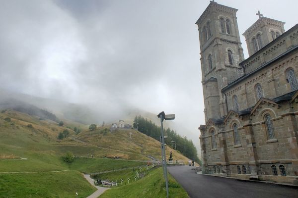 175-nd-lasalettebasilica-011101521F6-18A9-B973-B41F-C6505E03B1A1.jpg