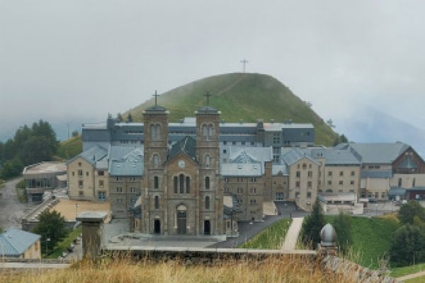 175-nd-lasalettebasilica-017151B0498-30AA-29CD-B462-D50D07D36C7D.jpg