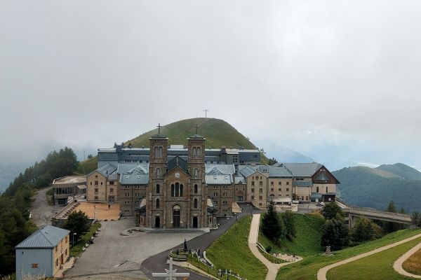 175-nd-lasalettebasilica-0197234C819-921A-5837-1435-A6F3EB8F4C95.jpg