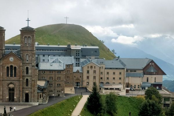 175-nd-lasalettebasilica-026EF7AFD3E-C855-870C-C244-E104C55A6799.jpg