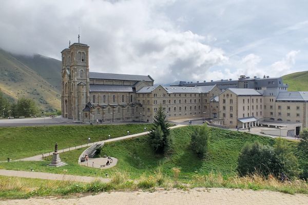 175-nd-lasalettebasilica-039DC941CA0-D77F-A688-7747-282A8ECC96BF.jpg
