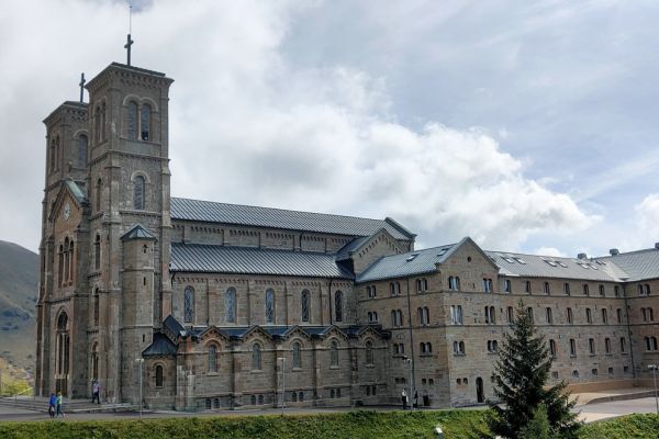 175-nd-lasalettebasilica-041CF98F9AB-358F-1585-3E86-264E561E182F.jpg