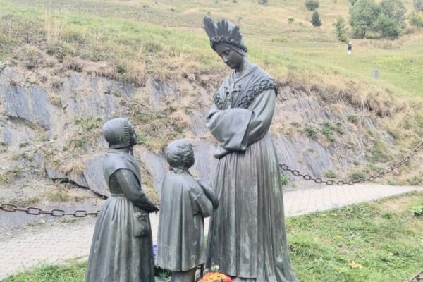 lasalette-ag-01461EB0BAA-29E2-9931-5363-58EF992E3706.jpg