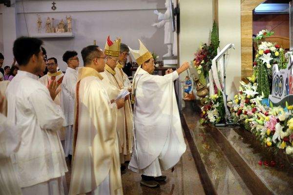 002concelebranti721D8849-2CF8-93A1-293D-C89A3C905F1B.jpg