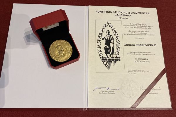 3-medaglia-e-diploma92DA6A89-25B9-C282-B5A2-414B6326C480.jpg