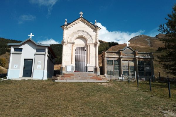 11b-capella-tomba-la-salette96FDD70B-05E8-83D6-C19F-9BA83525D3D3.jpg