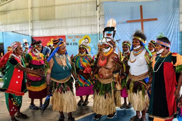 png-dopo-messa2019-00411121D54-1FDD-FC79-6911-A71FD14E6F75.jpg