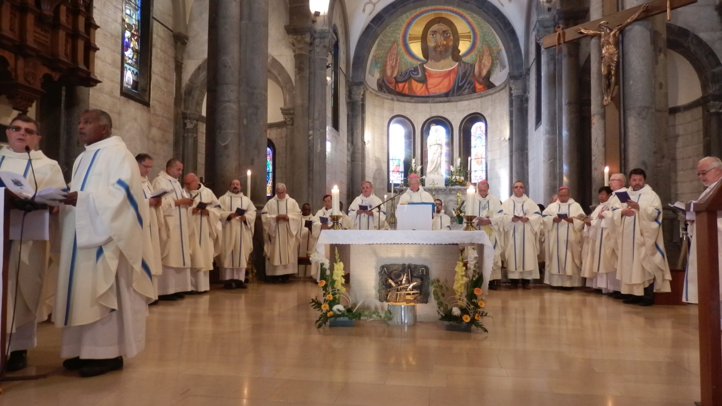La Messa nella Basilica di Nostra Signora di La Salette