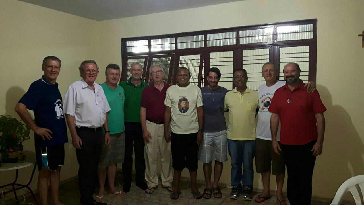 Comunità MSF a Goiania con Mons. Werlang e P. Jandir - Provinciale